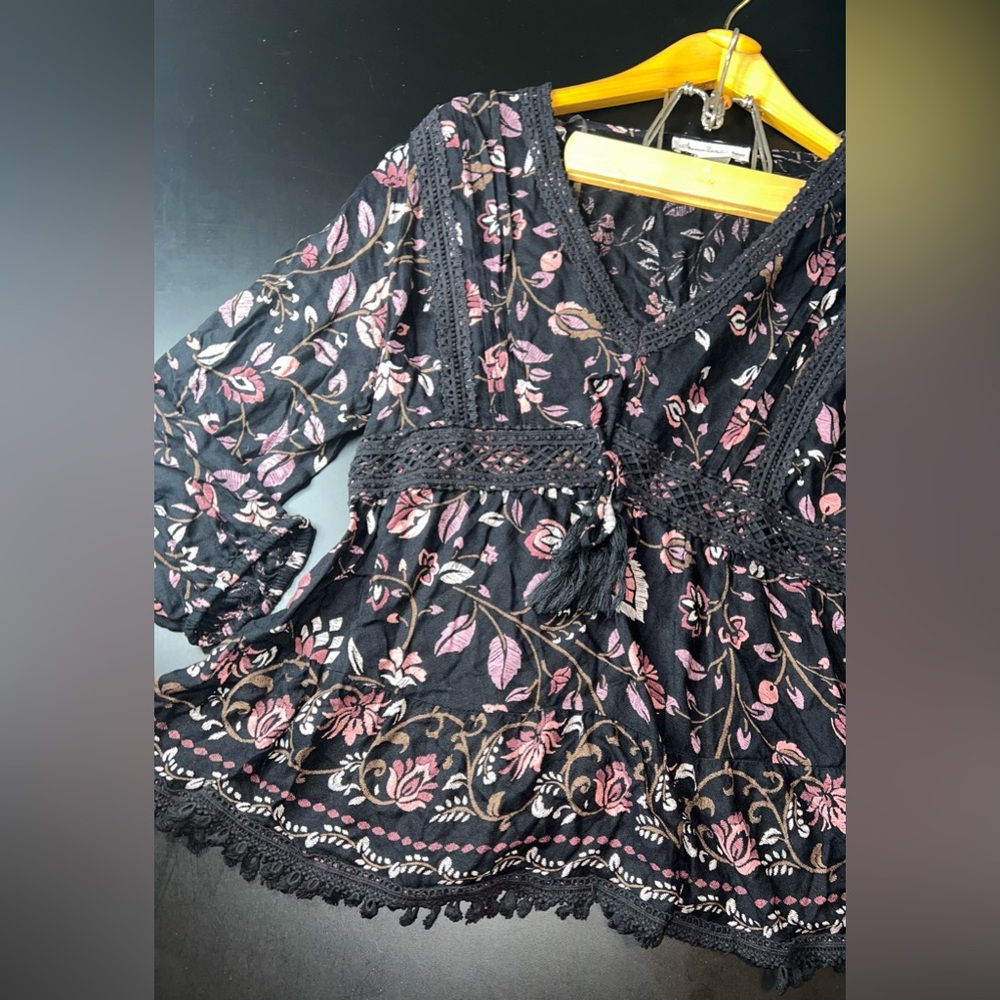 American Rag Cie Black Flowy Floral Lace Detailed Top Size XL EUC